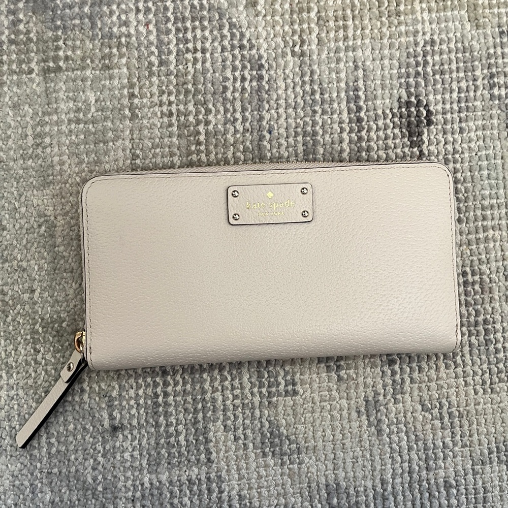 Kate spade long wallet (like new!)